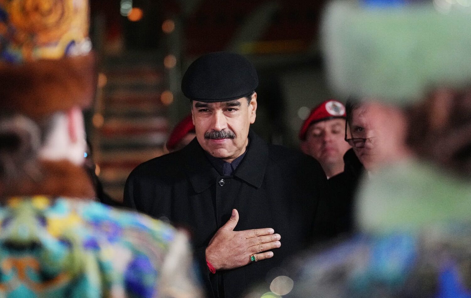 "Está completamente sozinho". Porque China e Rússia parecem ter abandonado Maduro?