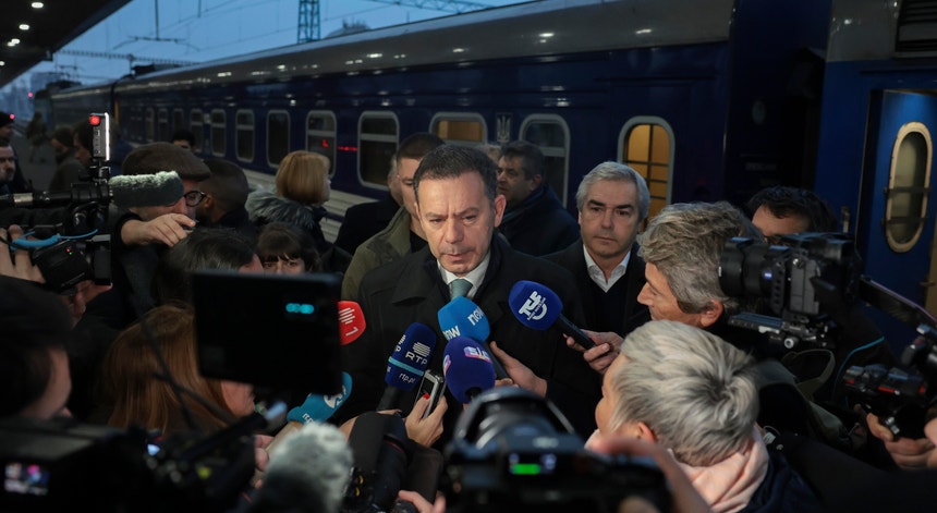 Luís Montenegro em Kiev para levar "apoio" e "afeto" a encontro com Zelensky