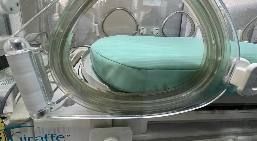 Bebé de quatro meses levada pela mãe do Hospital de Gaia segue para instituição