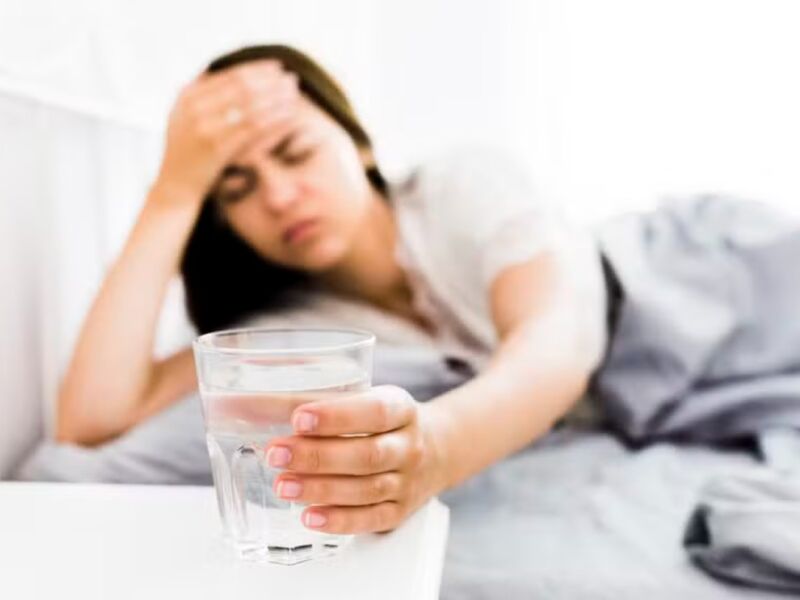 Para sobreviver às festas de fim de ano: 10 dicas que para evitar (e curar) a ressaca