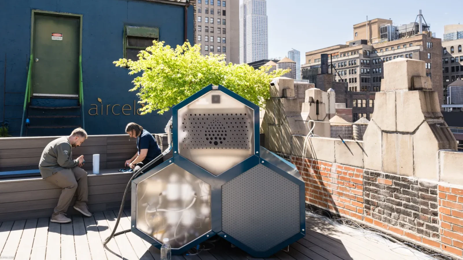 Imagem máquina que transforma o dióxido de carbono em gasolina