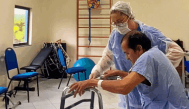 Gratidão: após alta, ex-paciente da CCC retorna ao espaço para agradecer profissionais e reviver momentos