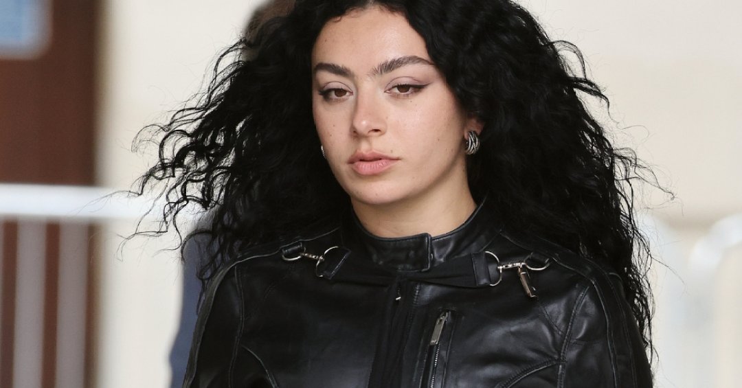 A24 libera trailer insano de ‘The Moment’, filme estrelado por Charli xcx