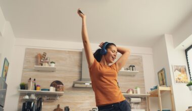 Hobbies criativos mantêm o cérebro jovem, revela estudo; veja quais são os melhores