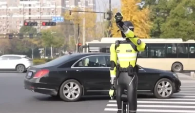 China vai além! Já tem robôs polícia a gerir o trânsito nas suas ruas