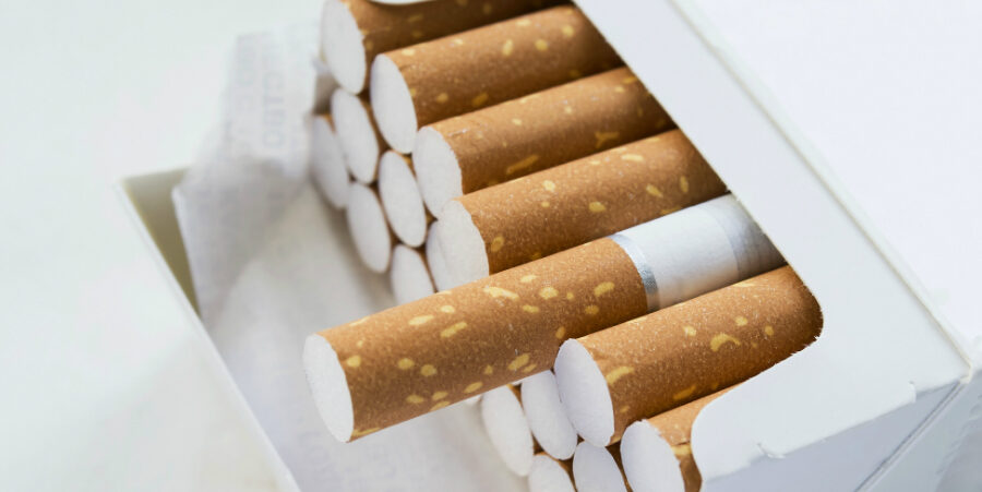 Maço de cigarros deverá subir 1,22 euros com nova carga fiscal europeia