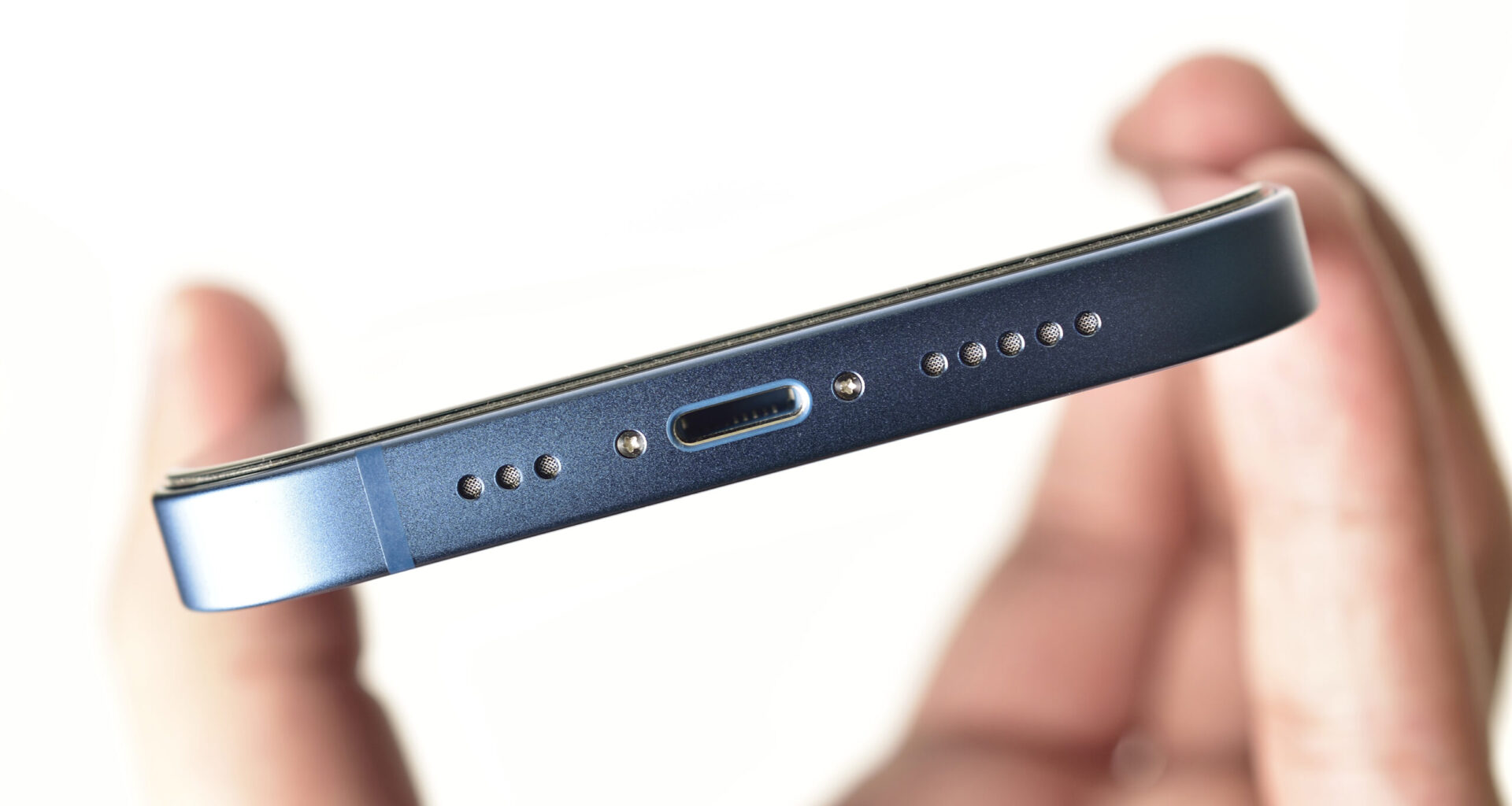 Vendas de iPhones deve atingir nível recorde em 2025