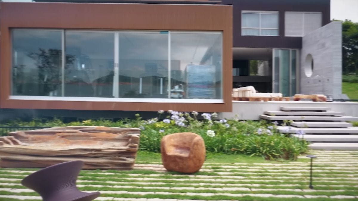 como é a casa da atriz claudia raia a adriana de rainha da sucata