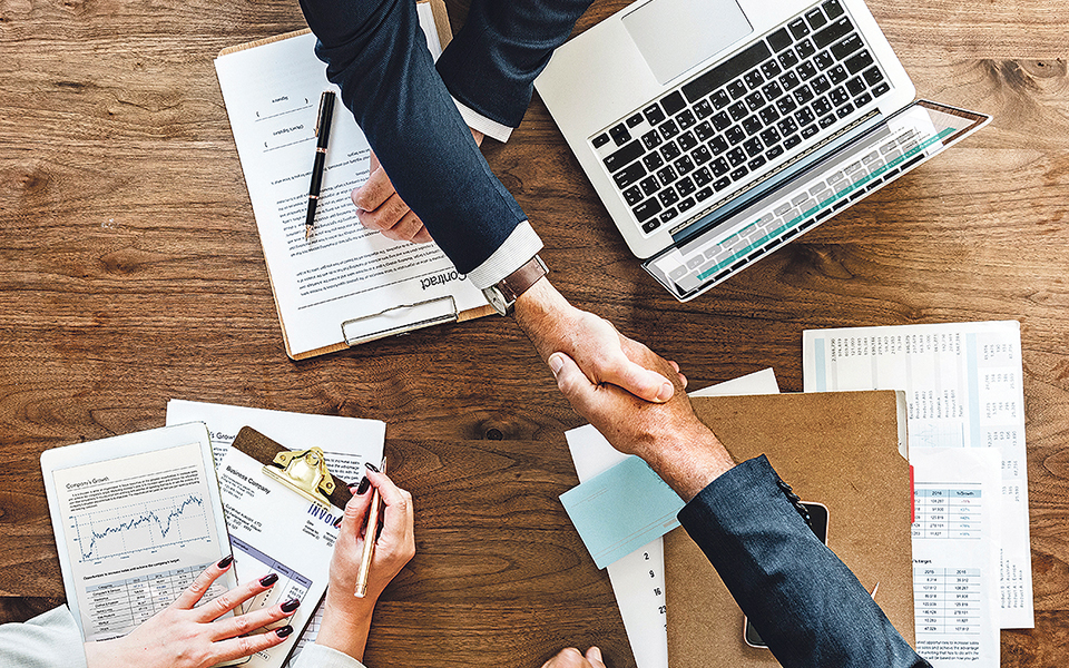 Estados Unidos ameaça Europa com taxas devido a "tratamento discriminatório" a empresas norte-americanas