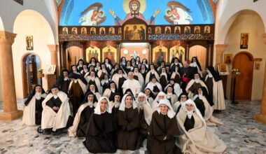 Papa Leão XIV visita as Irmãs Carmelitas da Theotokos