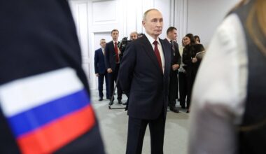Vladimir Putin diz estar "pronto para dialogar" com Emmanuel Macron