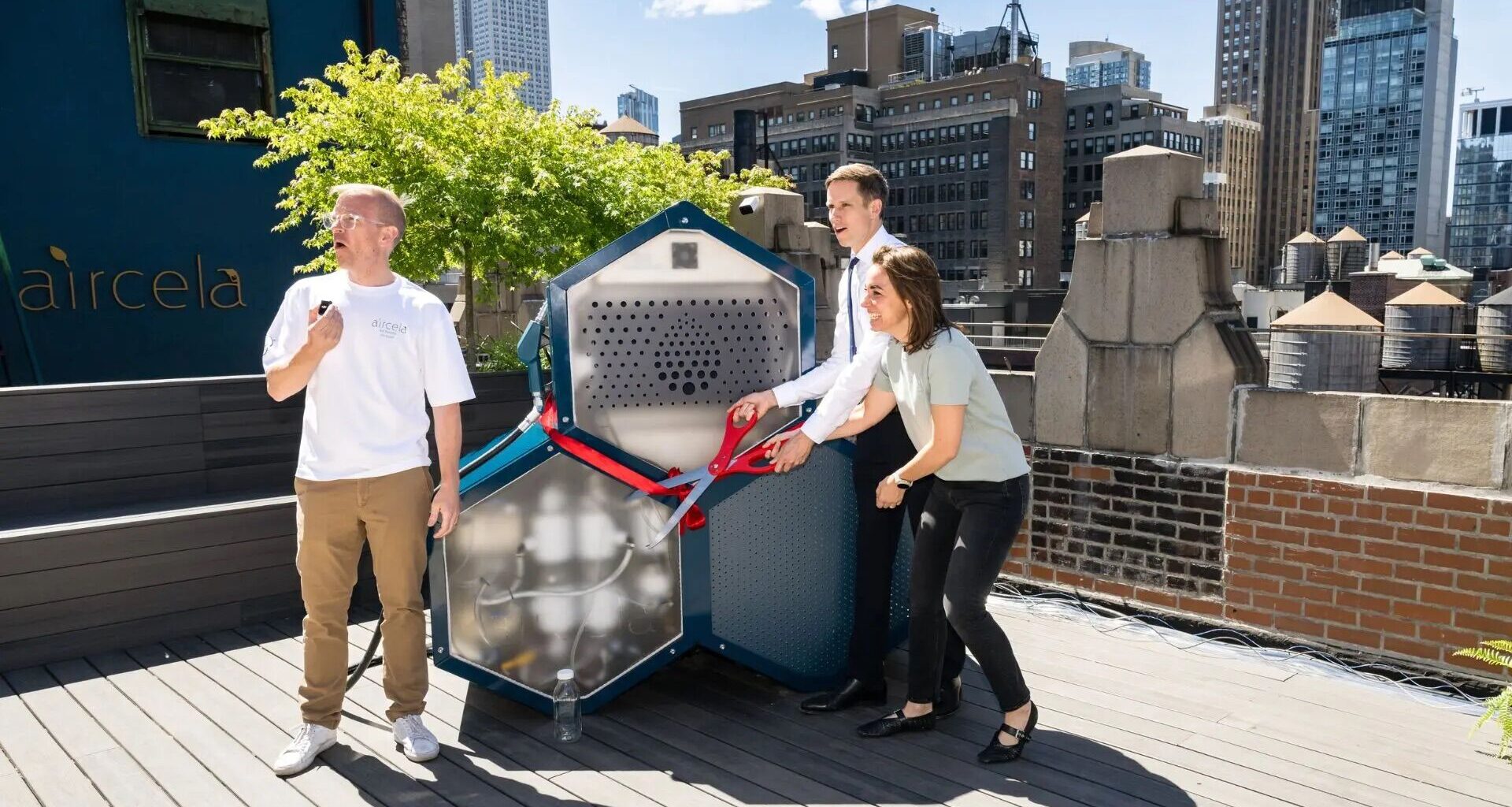 Startup americana apresentou máquina que converte ar em gasolina. Há um silêncio curioso