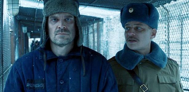 David Harbour e Tom Wlaschiha, que está na CCXP25, em "Stranger Things"