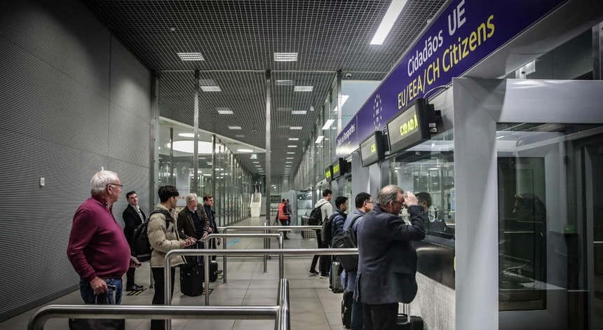 Polícias no Aeroporto de Lisboa querem abandonar postos de trabalho para participar em plenário