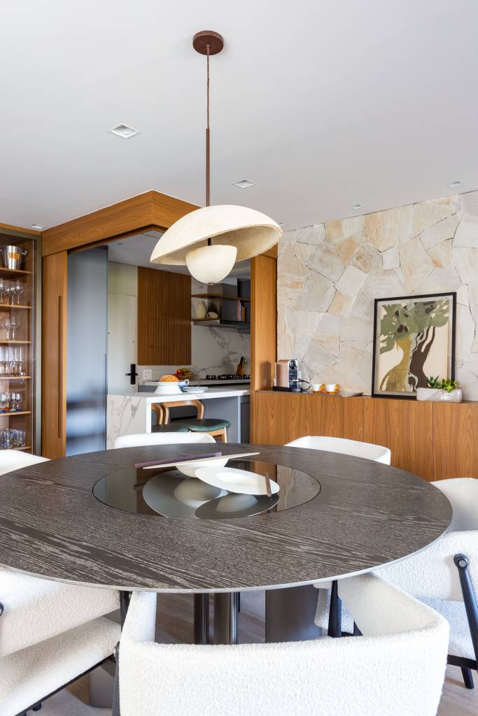 Design orgânico: por que a mesa redonda é tendência. Projeto de Daniela Funari.