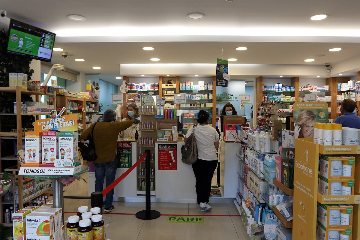 Farmácias com falta de vacinas da gripe para pessoas fora dos grupos elegíveis