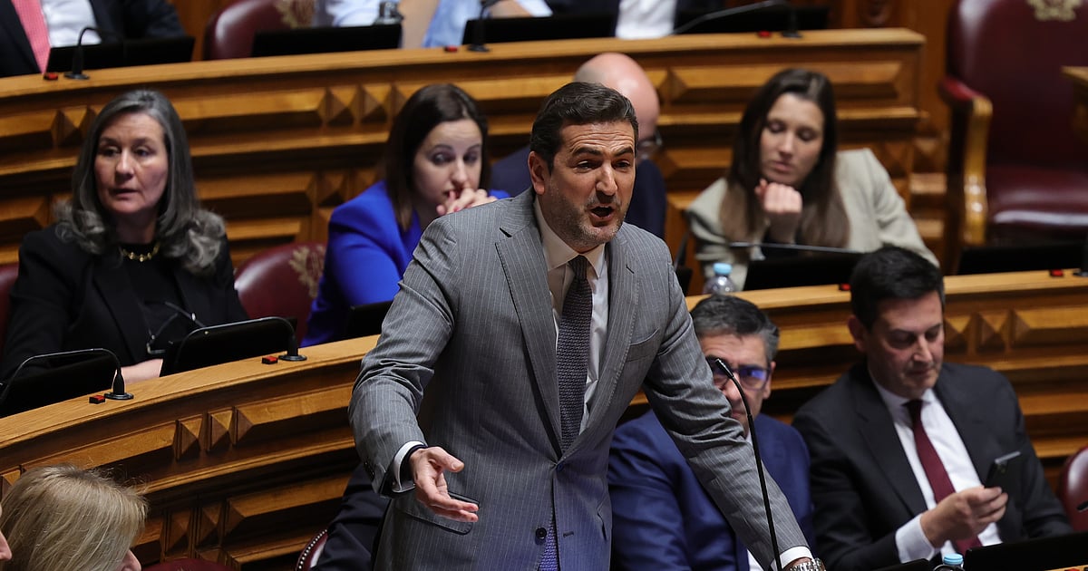 Cinco deputados do PSD viajaram até Pequim a convite do... Partido Comunista Chinês