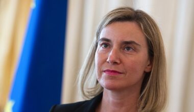 Ex-vice-presidente da Comissão Europeia Federica Mogherini detida por suspeita de fraude