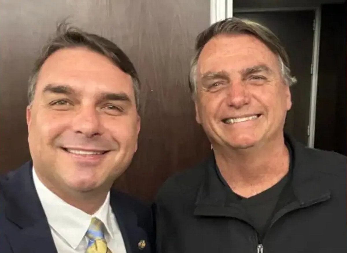 Flávio Bolsonaro é escolhido por Jair para disputar presidência