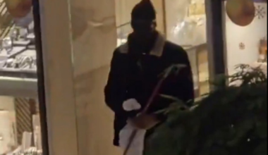 Homem detido após assalto a ourivesaria no centro comercial Vasco da Gama, em Lisboa (com vídeo)