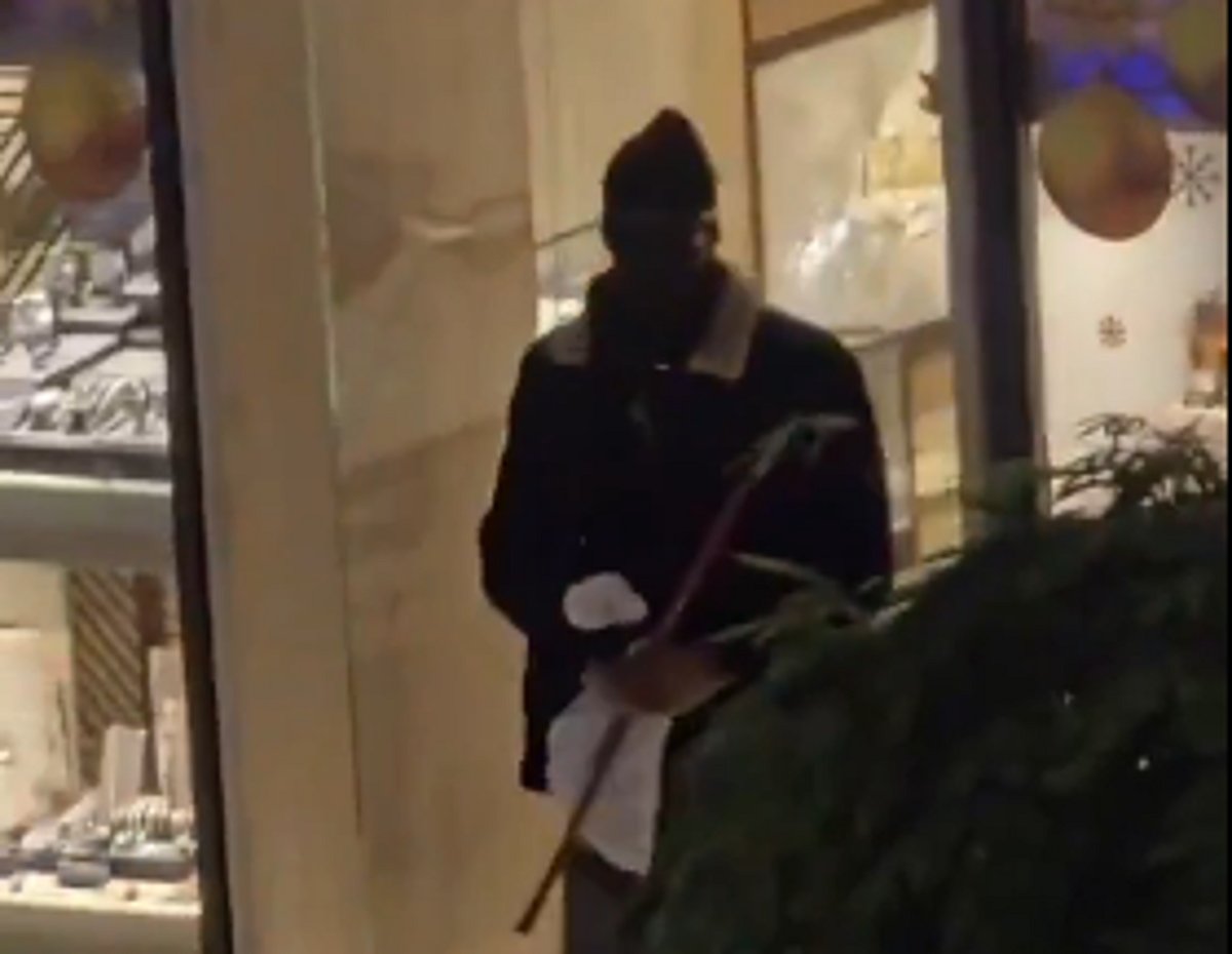 Homem detido após assalto a ourivesaria no centro comercial Vasco da Gama, em Lisboa (com vídeo)