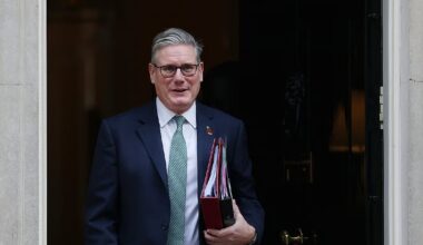 Starmer quer que Abramovich entregue valor da venda do Chelsea à Ucrânia. Caso contrário avança para tribunal