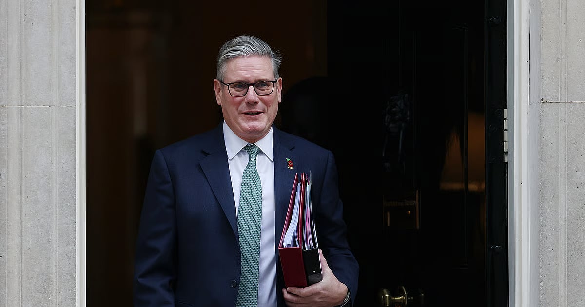 Starmer quer que Abramovich entregue valor da venda do Chelsea à Ucrânia. Caso contrário avança para tribunal