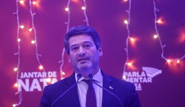 Ventura acusa Marques Mendes de estar condicionado