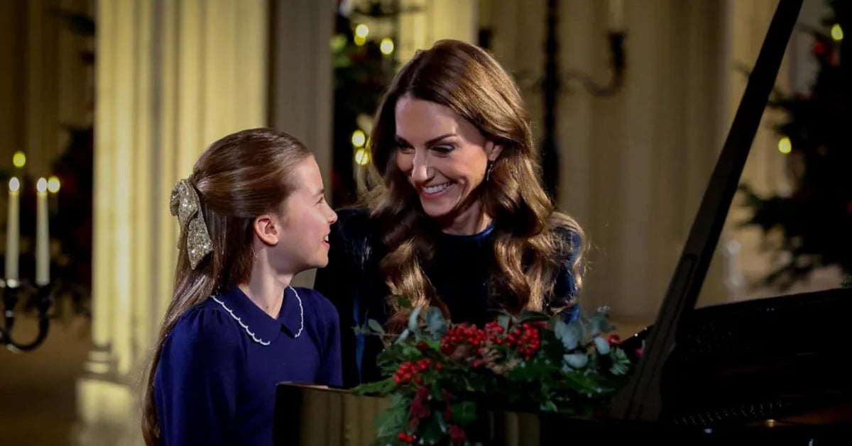 Princesa de Gales e a filha fazem dueto ao piano num evento de Natal em Londres (veja o vídeo)