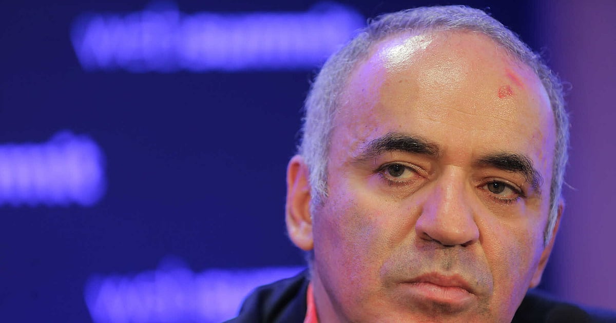 Justiça russa condena a pena de prisão à revelia o campeão de xadrez Garry Kasparov