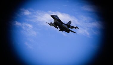 Caças F-16 da Força Aérea vão sobrevoar algumas regiões para desejar Feliz Natal