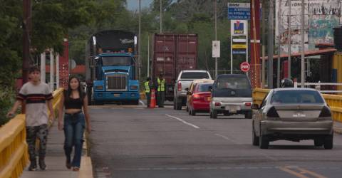 Passageiros desesperam para sair da Venezuela por falta de voos