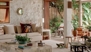 Entre o mar e a mata, casa caiçara renasce com reforma sustentável | Casas