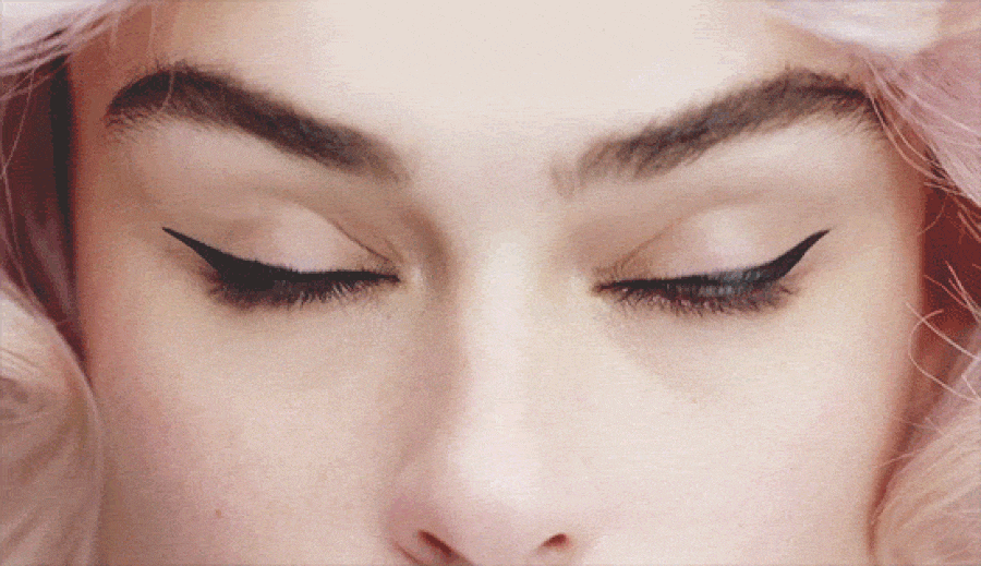 Quer saber se alguém lhe está mesmo a prestar atenção? Repare no seu pestanejar