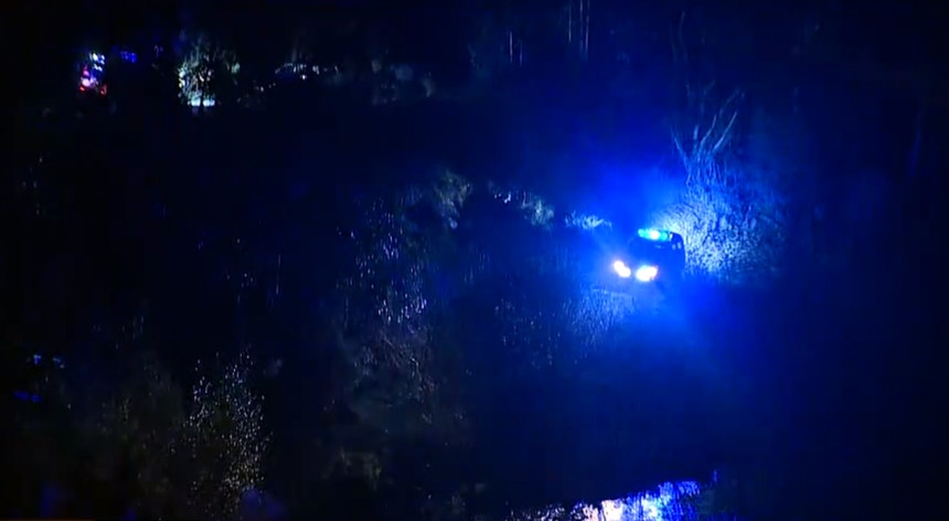 Gondomar. Cinco ocupantes resgatados de jipe preso no Rio Ferreira