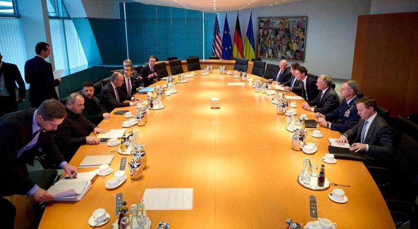 Berlim e Bruxelas são palco de novas negociações sobre futuro da Ucrânia