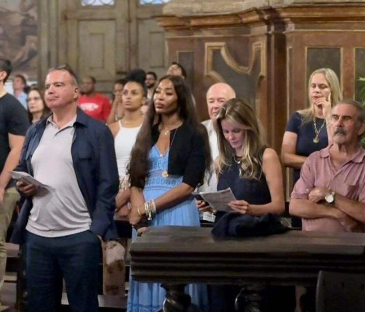 Naomi Campbell aparece em Ouro Preto, Minas Gerais