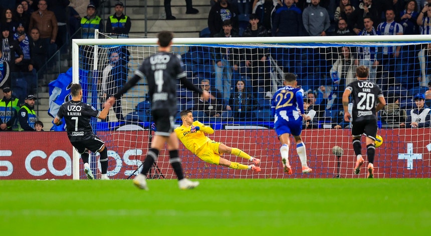 Vitória de Guimarães gela o Dragão