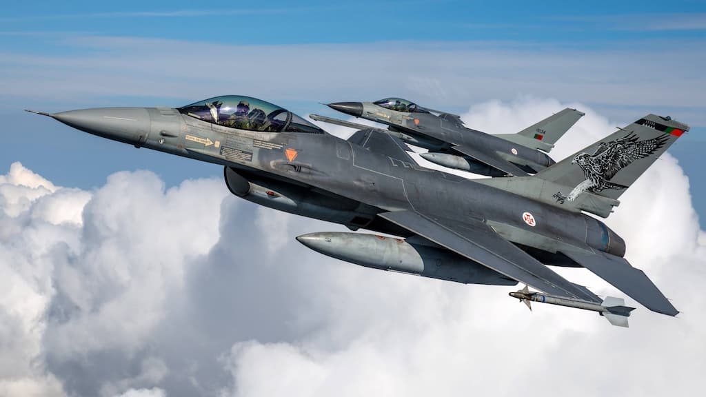 a que horas passam hoje os F-16M na sua zona?