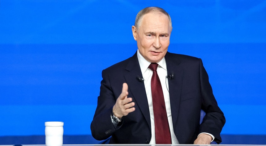 Putin duvida que Ucrânia esteja pronta para negociar paz e acusa Europa de "assalto"