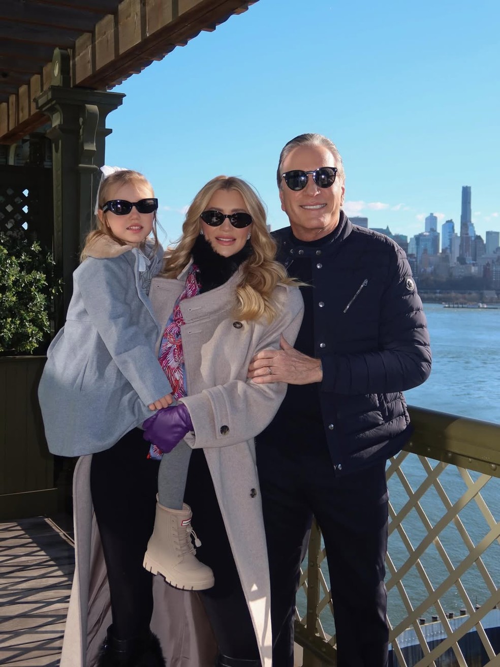 Ana Paula Siebert compartilhou momentos de fim de ano com Roberto Justus e filha — Foto: Reprodução Instagram