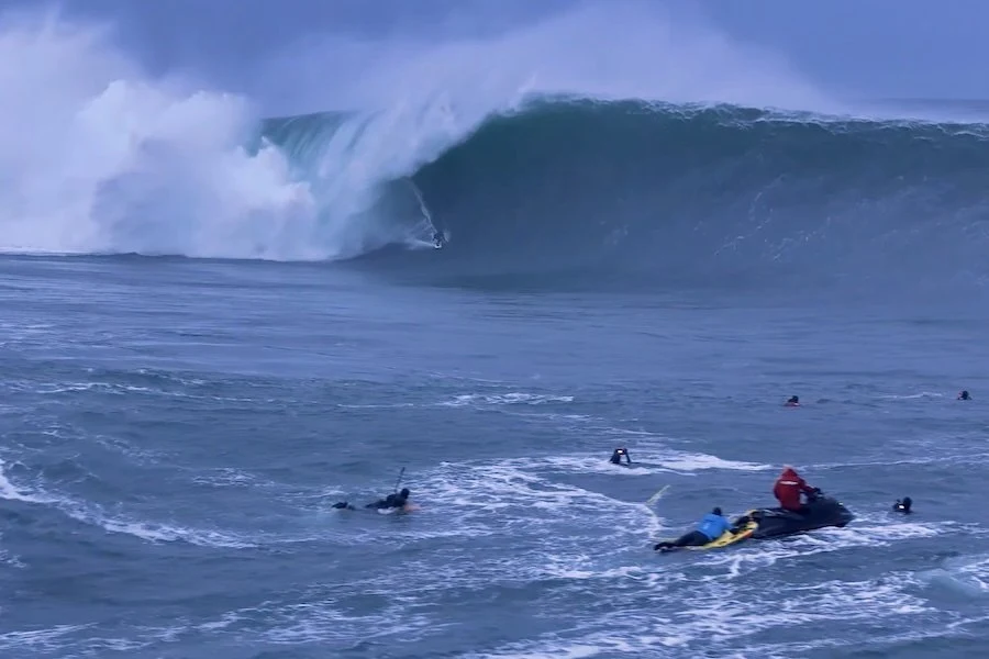 Mullaghmore, na Irlanda, debita as maiores ondas dos últimos 5 anos