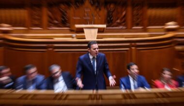 "Greve geral porquê?". Montenegro leva condenação de protesto "político" ao Parlamento