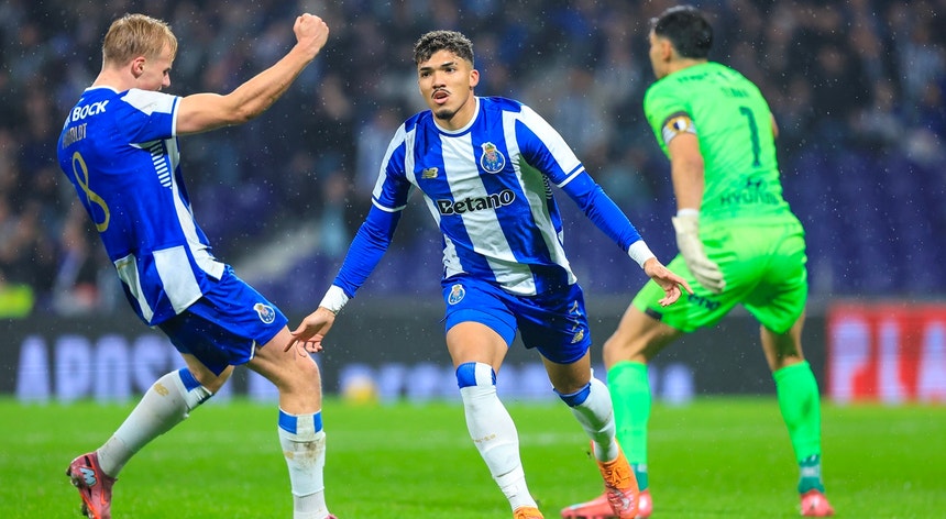 FC Porto goleia Famalicão e defronta Benfica nos quartos de final
