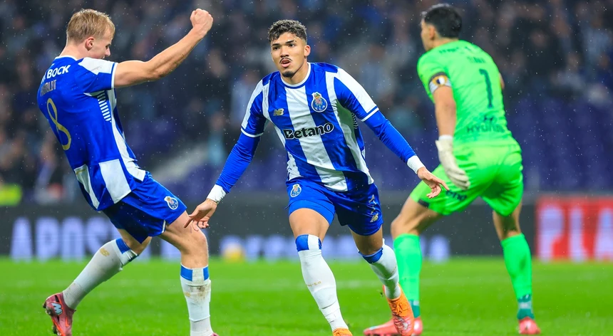 FC Porto goleia Famalicão e marca encontro com Benfica nos quartos de final