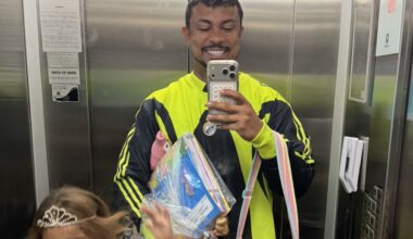 Xamã com a filha caçula, Hanna - Foto: Reprodução / X @xamaoficial