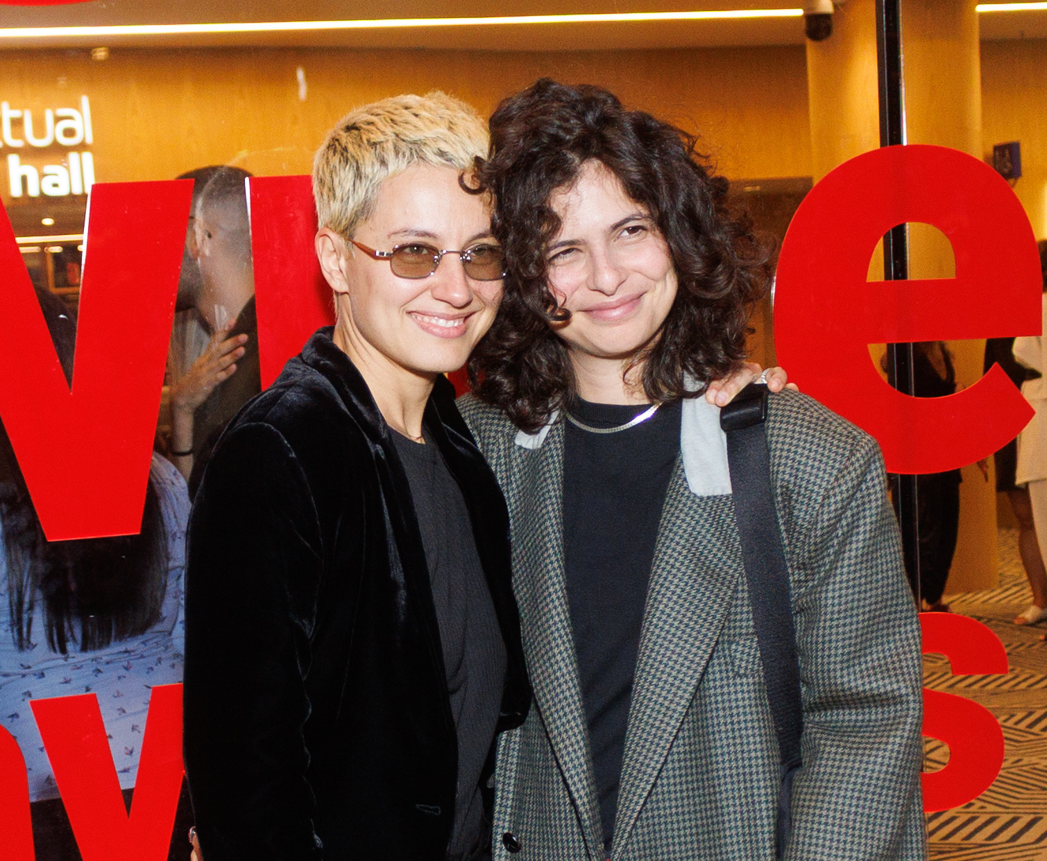 Maria Beraldo e Julia Anquier, filha de Debora Bloch - Foto: Clayton Felizardo/Brazilnews