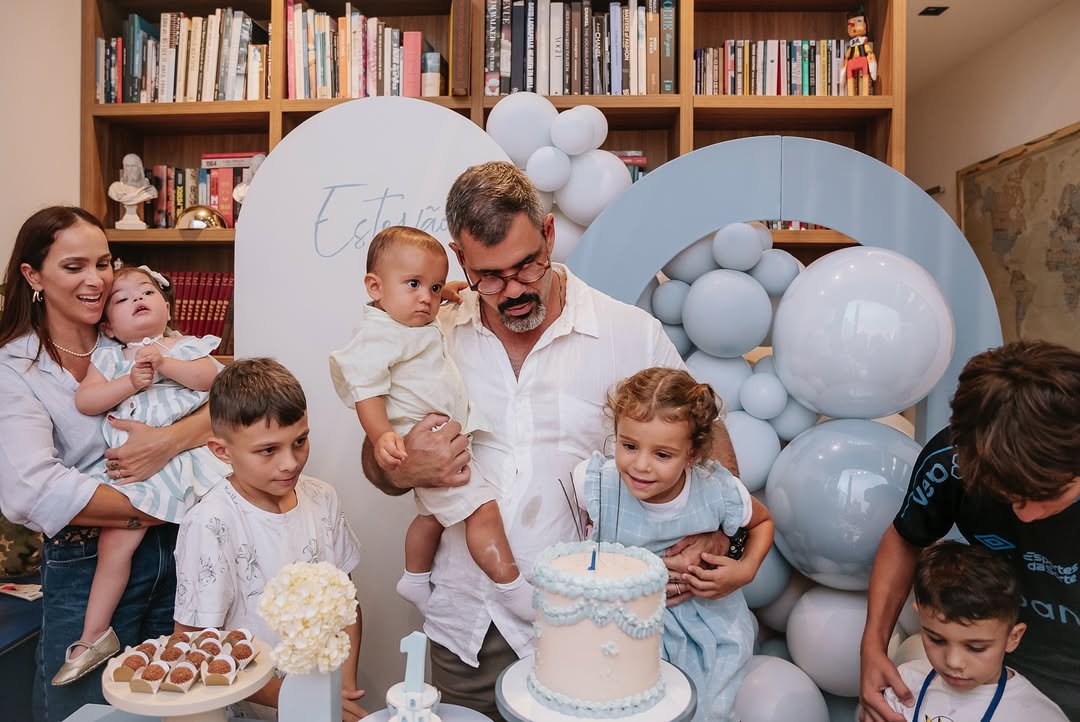 Juliano Cazarré e Leticia são pais de 6 filhos - Foto: Reprodução / Instagram @leticiacazarre @sirleideteixeira.fotografia
