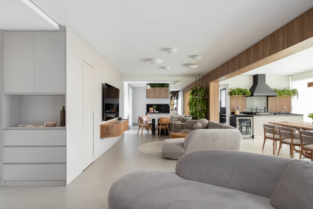 formas-organicas Sala de estar com sofás em formatos orgânicos e cores neutras