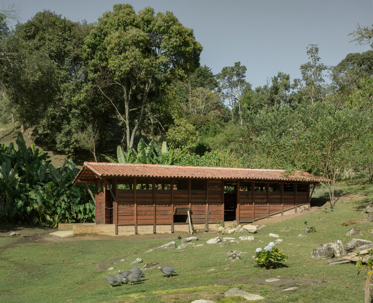 Entre o sítio e o ofício: quatro projetos de messina | rivas em Cunha - Imagem 8 de 14